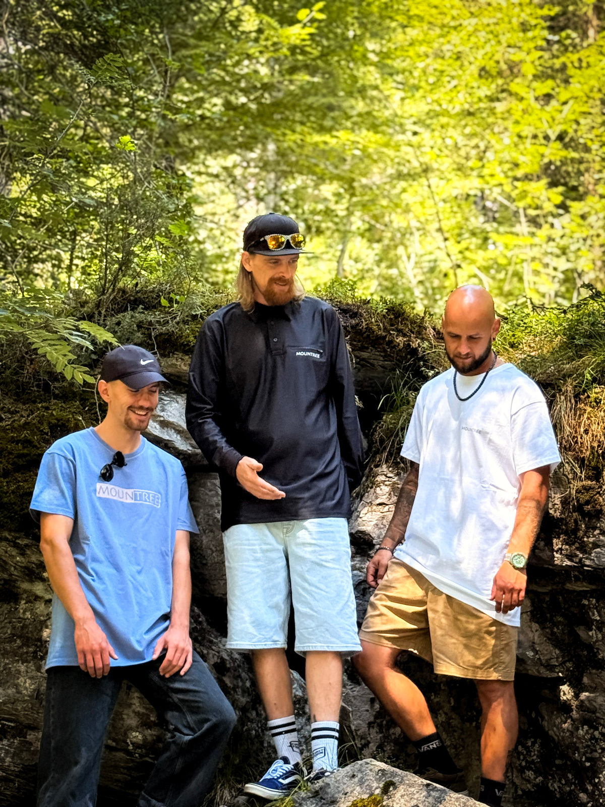 MOUNTREE Drop 01 als erster eigener MOUNTREE Drop mit drei Models im Wald